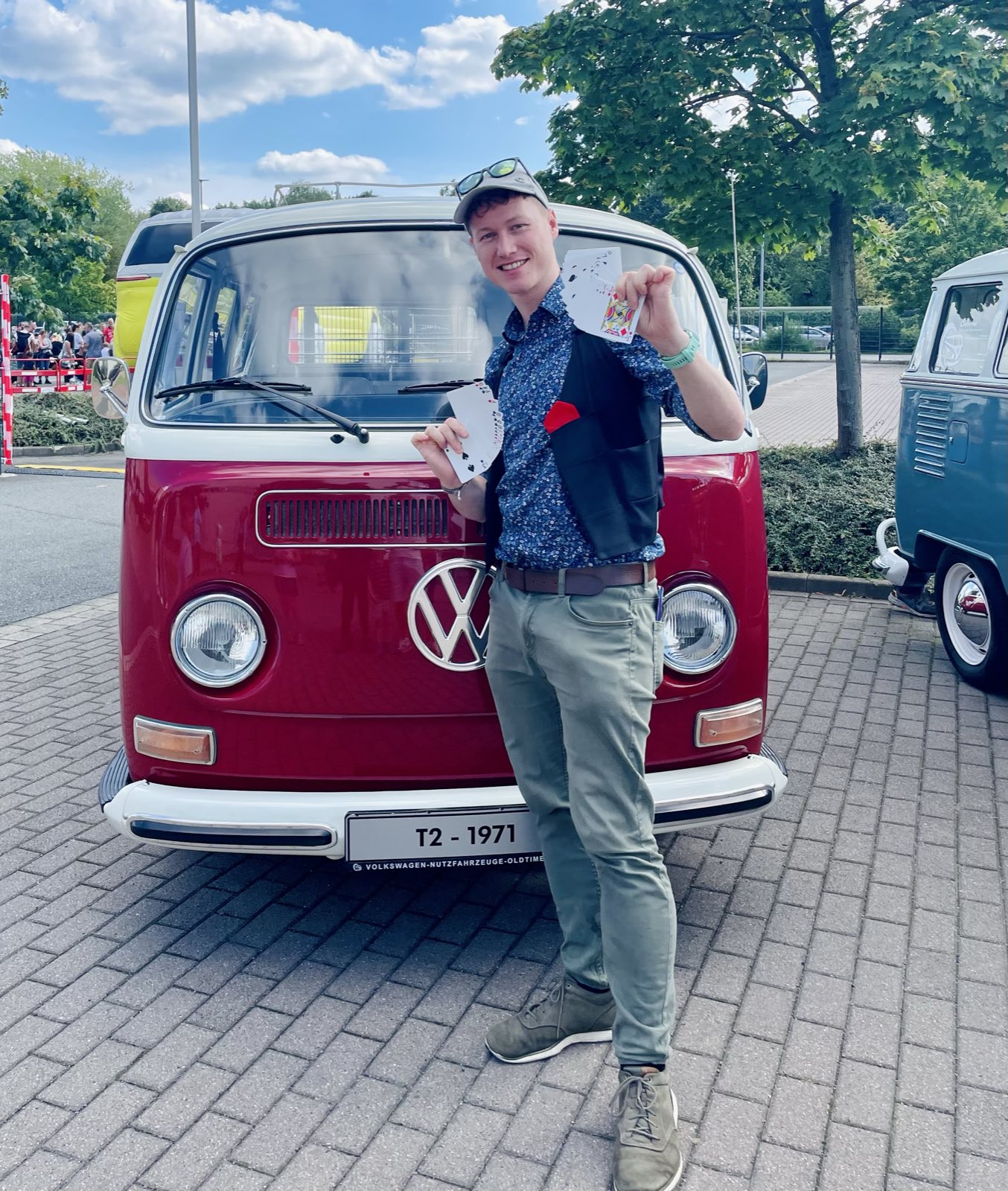 ZauberJanis bei Close-Up-Magie des Volkswagen Sommerfests im Werk Hannover
